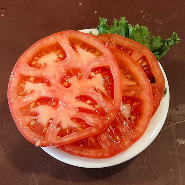 Sliced T'maters.